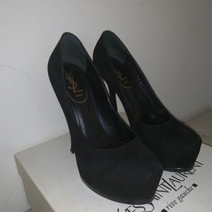 Yves Saint Laurent Black Pumps